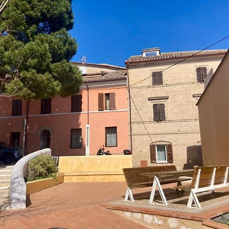 B&B Residenza Leonardo Фальконара-Мариттіма Екстер'єр фото