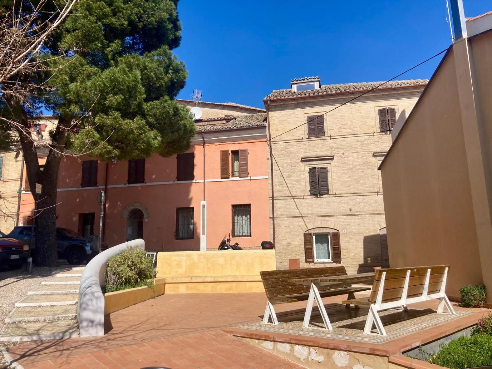 B&B Residenza Leonardo Фальконара-Мариттіма Екстер'єр фото