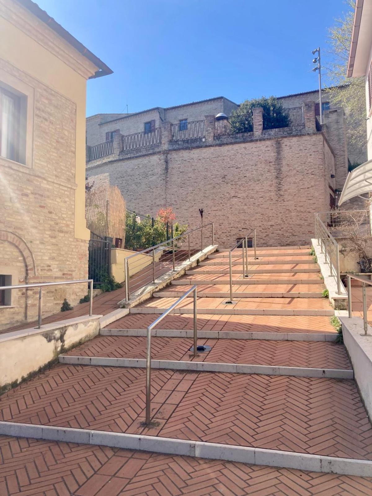 B&B Residenza Leonardo Фальконара-Мариттіма Екстер'єр фото
